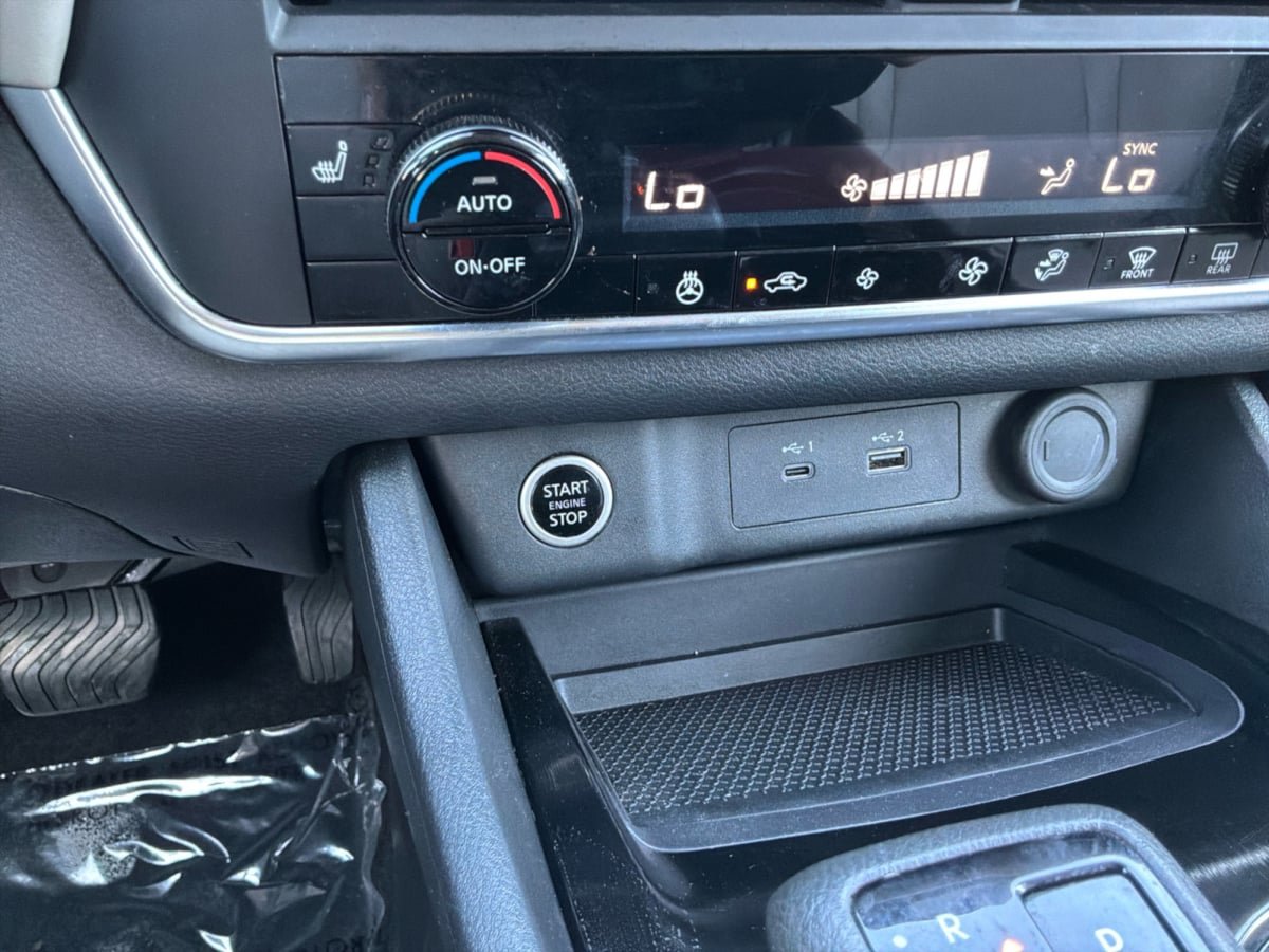 Used 2023 Nissan Rogue SV w/ SV Premium B Package FWD image 18