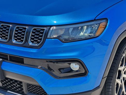 Used 2025 Jeep Compass Limited AWD/4WD image 8