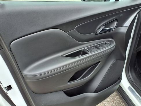 Used 2022 Buick Encore Preferred w/ Safety Package image 9