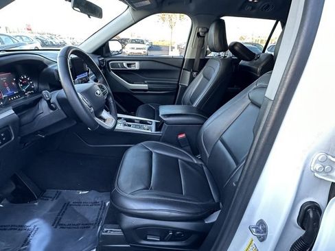 Used 2023 Ford Explorer XLT w/ Equipment Group 202A image 25