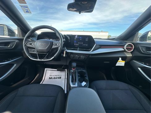 Used 2024 Chevrolet Trax RS FWD image 26