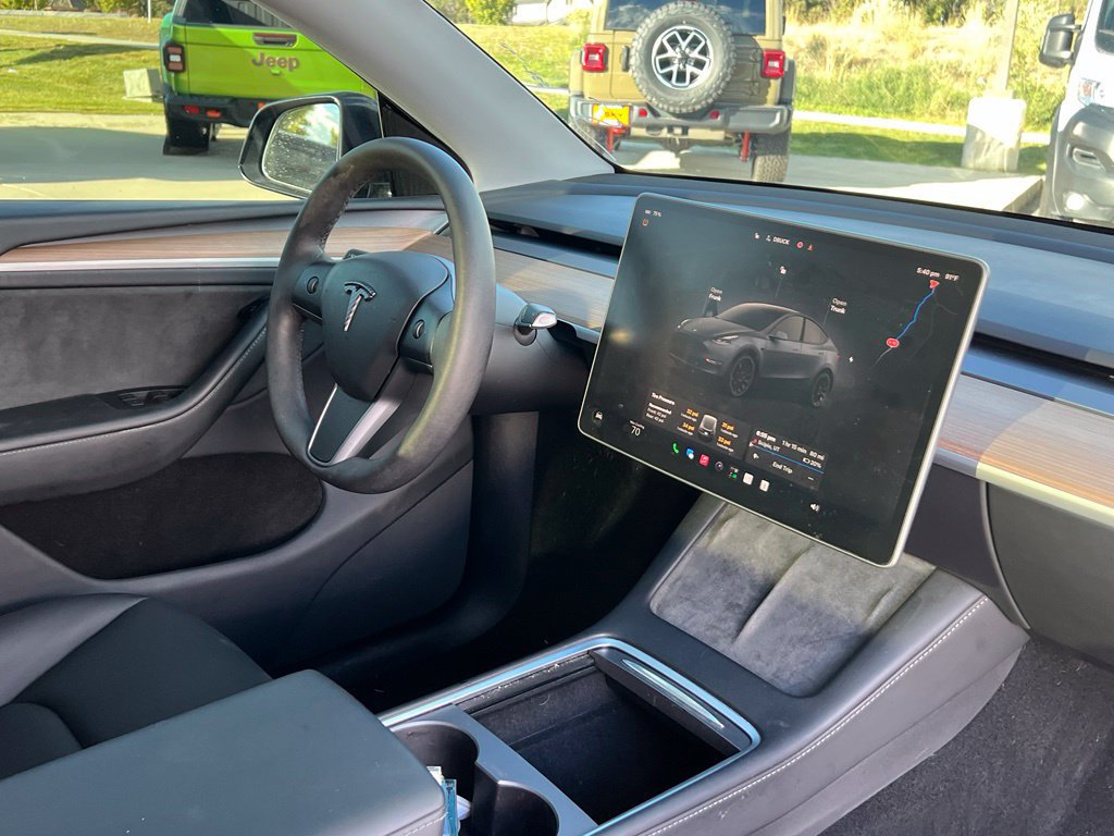 Used 2024 Tesla Model Y Performance AWD/4WD image 16