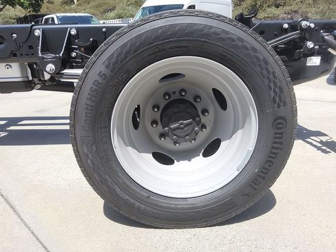 New 2026 Ford F550 2WD Regular Cab Super Duty image 14