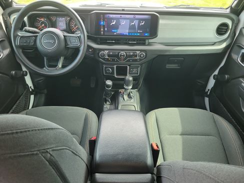 Used 2024 Jeep Wrangler Unlimited Sport AWD/4WD image 9