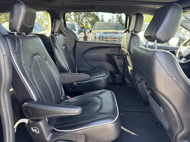 Used 2025 Chrysler Pacifica Limited FWD image 27