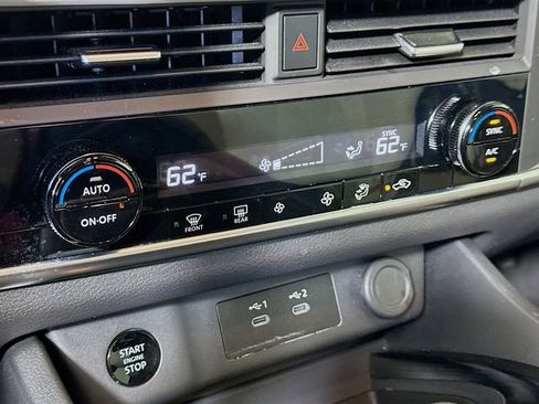 Used 2025 Nissan Rogue SV image 17