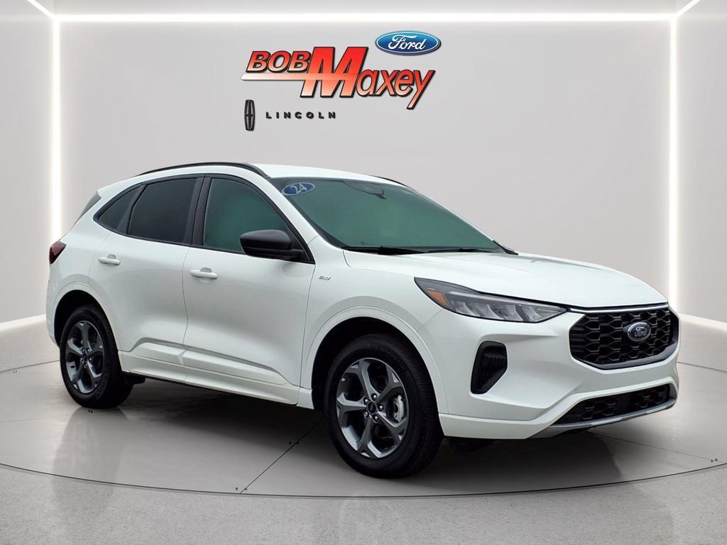 Used 2024 Ford Escape ST-Line w/ Tech Pack #1 AWD/4WD image 3