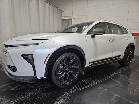 New 2025 Toyota Crown Signia image 4