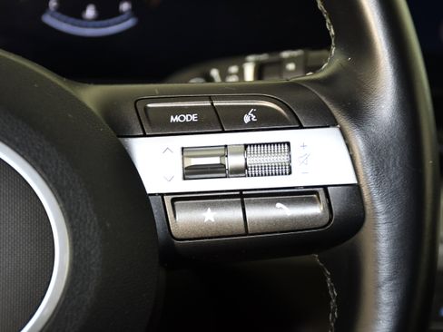 Used 2025 Hyundai Kona SEL image 21