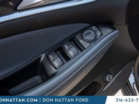 Used 2023 Buick Enclave Essence AWD/4WD image 15