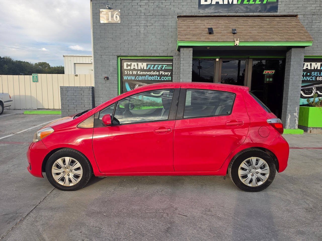 Used 2013 Toyota Yaris L FWD image 16