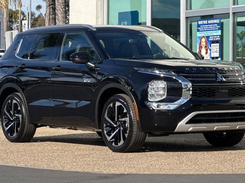 New 2025 Mitsubishi Outlander SEL image 2