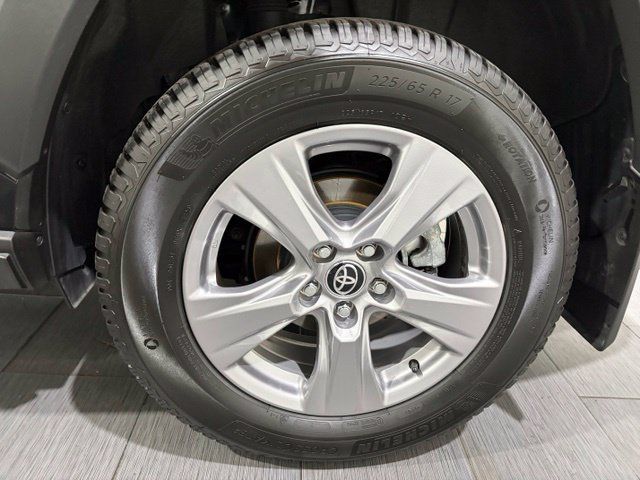 Used 2025 Toyota RAV4 LE AWD/4WD image 23