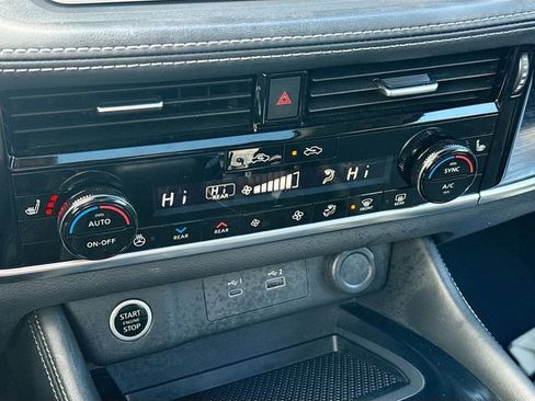 Used 2021 Nissan Rogue SL image 16