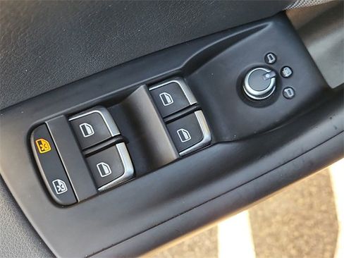 Used 2018 Audi Q3 2.0T Premium w/ Convenience Package image 23