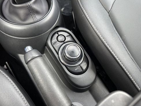 Used 2023 MINI Cooper 2-Door Hardtop image 28