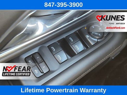 Used 2024 GMC Yukon SLT image 44