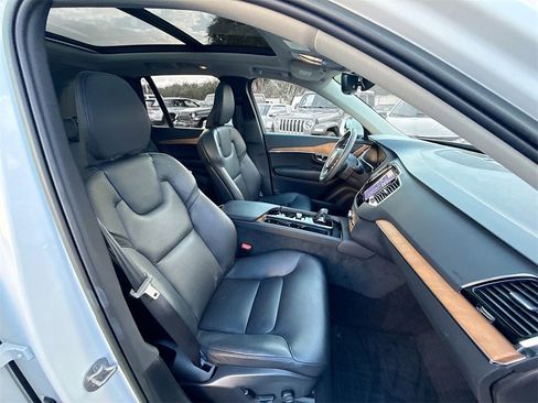 Used 2023 Volvo XC90 B5 Plus w/ Protection Package Premier image 33