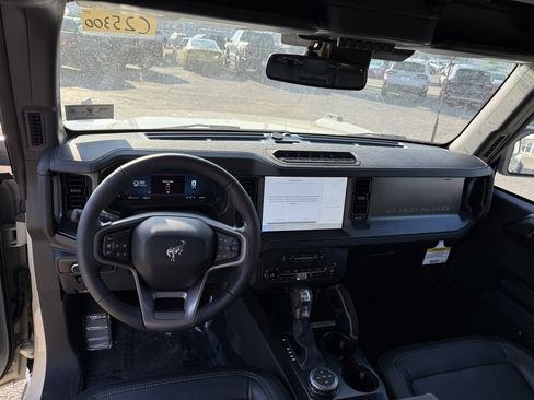 New 2025 Ford Bronco Badlands image 13