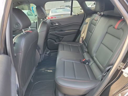 Used 2025 Chevrolet Trax RS w/ Sunroof Package FWD image 16