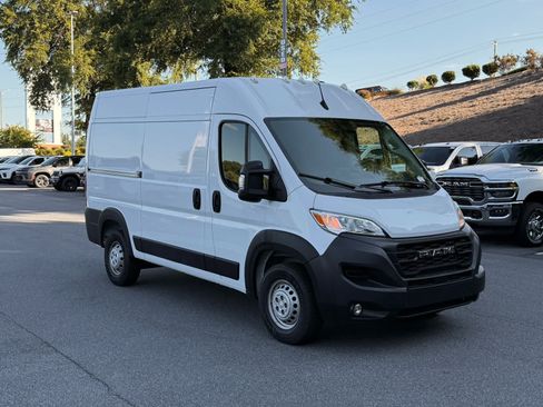 Used 2024 RAM ProMaster 2500 w/ Convenience Group FWD image 7