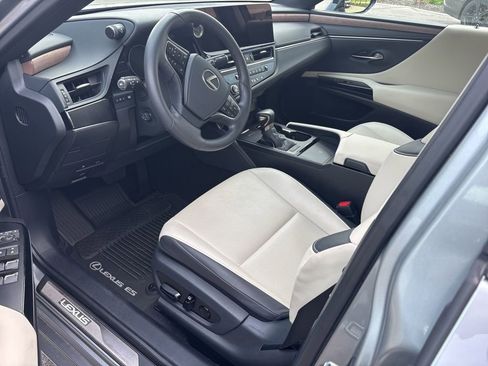 Used 2024 Lexus ES 350 w/ Premium Package FWD image 3