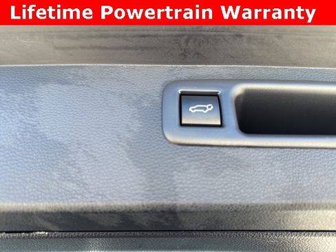 Used 2023 Toyota Highlander LE image 23