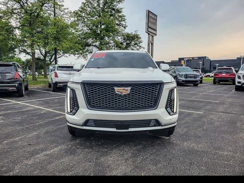 Certified 2025 Cadillac Escalade Sport Platinum w/ LPO, Floor Liner Package AWD/4WD image 7