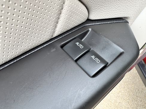Used 2011 Ford Mustang GT Premium RWD image 37