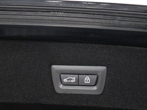 Used 2017 BMW M760i xDrive image 33