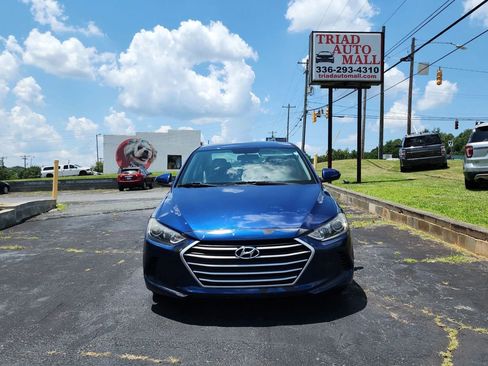 Used 2017 Hyundai Elantra SE image 2