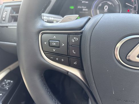 Used 2025 Lexus ES 300h w/ Premium Package FWD image 19