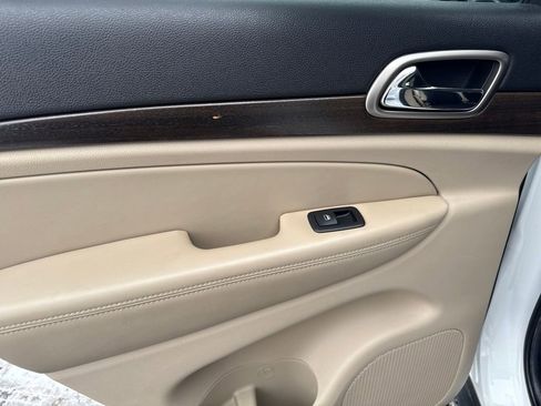 Used 2014 Jeep Grand Cherokee Laredo w/ Quick Order Package 23E image 26