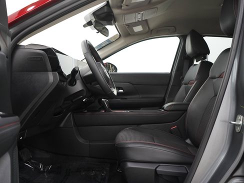 Used 2025 Nissan Kicks SR AWD/4WD image 24