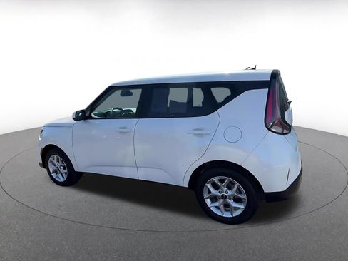 Used 2025 Kia Soul LX w/ LX Technology Package FWD image 10