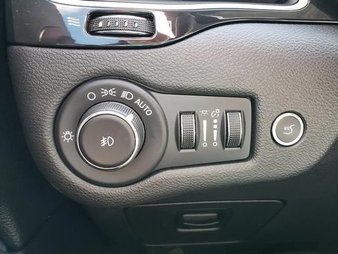 Used 2023 Jeep Cherokee Altitude Lux AWD/4WD image 31