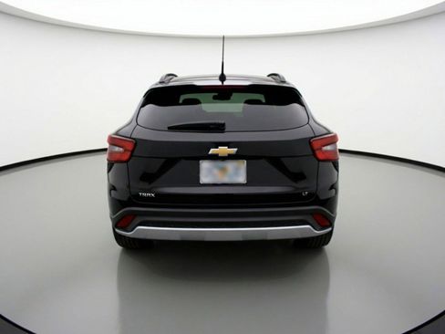 Used 2025 Chevrolet Trax LT w/ LT Convenience Package image 7