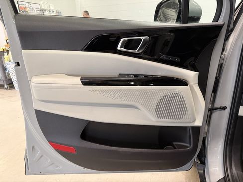 Used 2022 Kia Carnival SX image 27