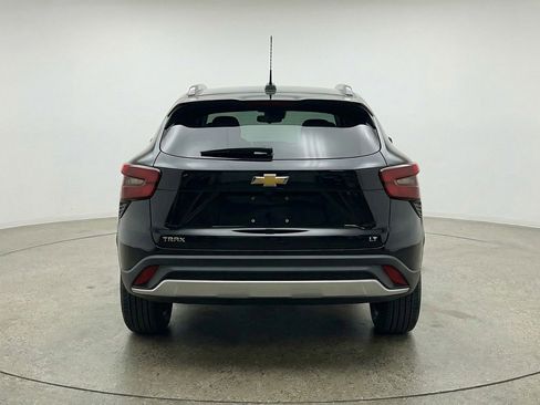 Used 2025 Chevrolet Trax LT w/ LT Convenience Package FWD image 7