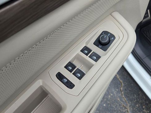 Used 2024 Volkswagen Atlas SEL Premium R-Line AWD/4WD image 24