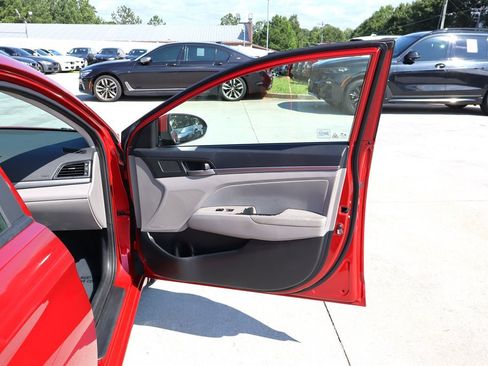Used 2017 Hyundai Elantra SE FWD image 30