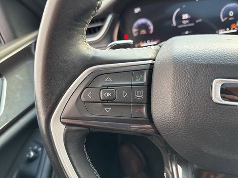 Used 2022 Jeep Grand Cherokee Altitude image 11