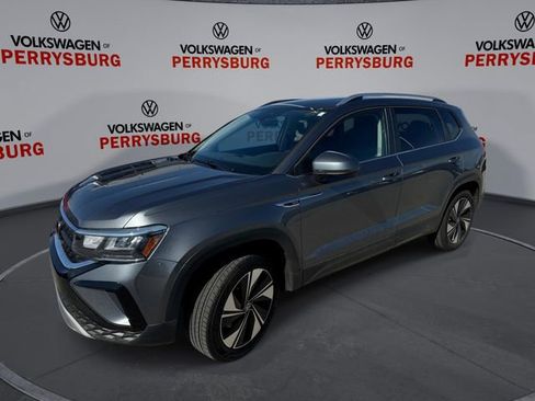 Used 2024 Volkswagen Taos SE w/ Panoramic Sunroof Package image 1