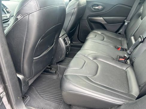 Used 2019 Jeep Cherokee Limited AWD/4WD image 12
