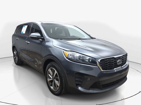Used 2020 Kia Sorento FWD V6 image 2