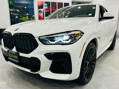 Used 2022 BMW X6 xDrive40i w/ M Sport Package image 3