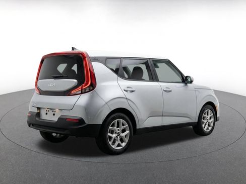 Used 2025 Kia Soul LX w/ LX Technology Package FWD image 9
