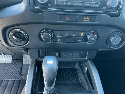 Certified 2023 Nissan Frontier SV w/ Midnight Edition Package image 18