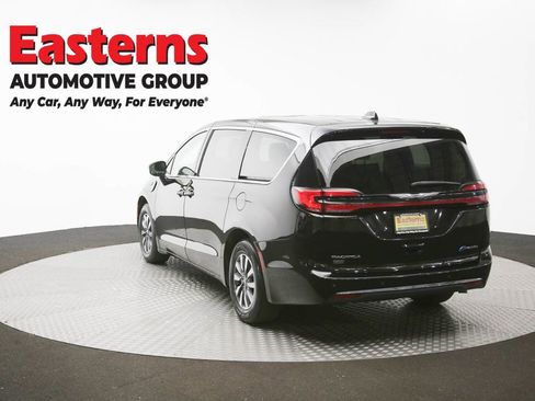 Used 2024 Chrysler Pacifica Select image 66