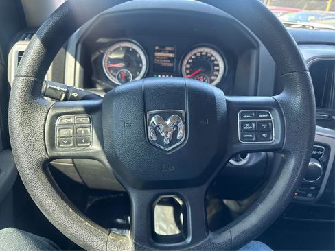 Used 2017 RAM 1500 Classic SLT AWD/4WD image 16
